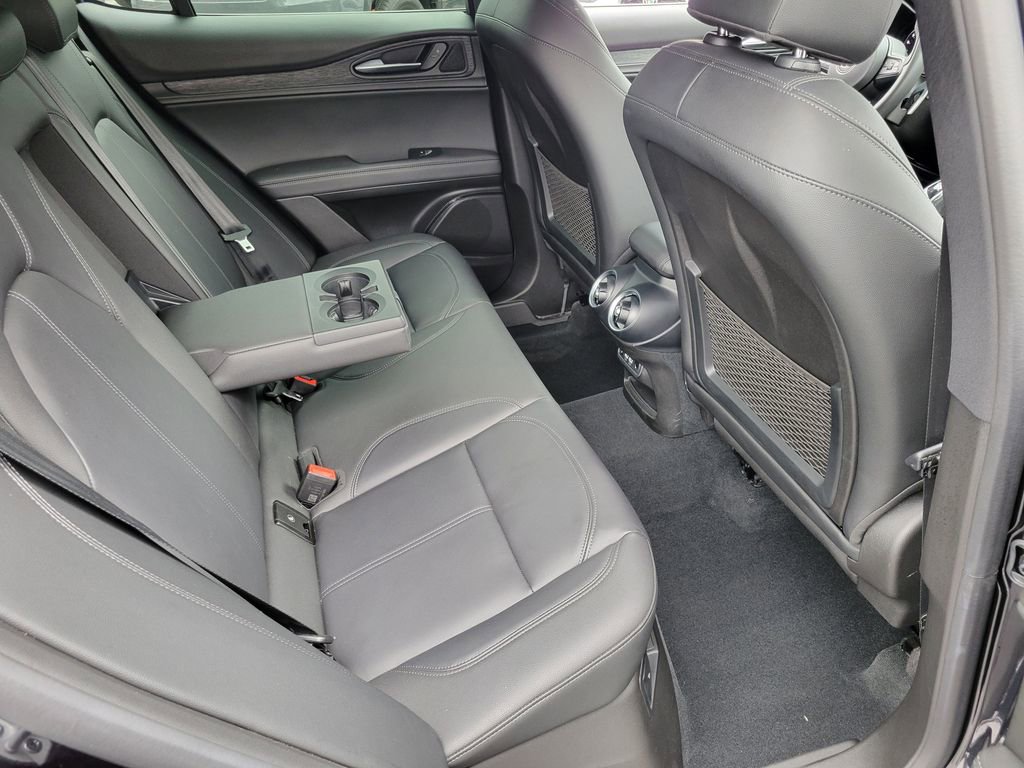 Used 2024 Alfa Romeo Stelvio Sprint RWD image 19