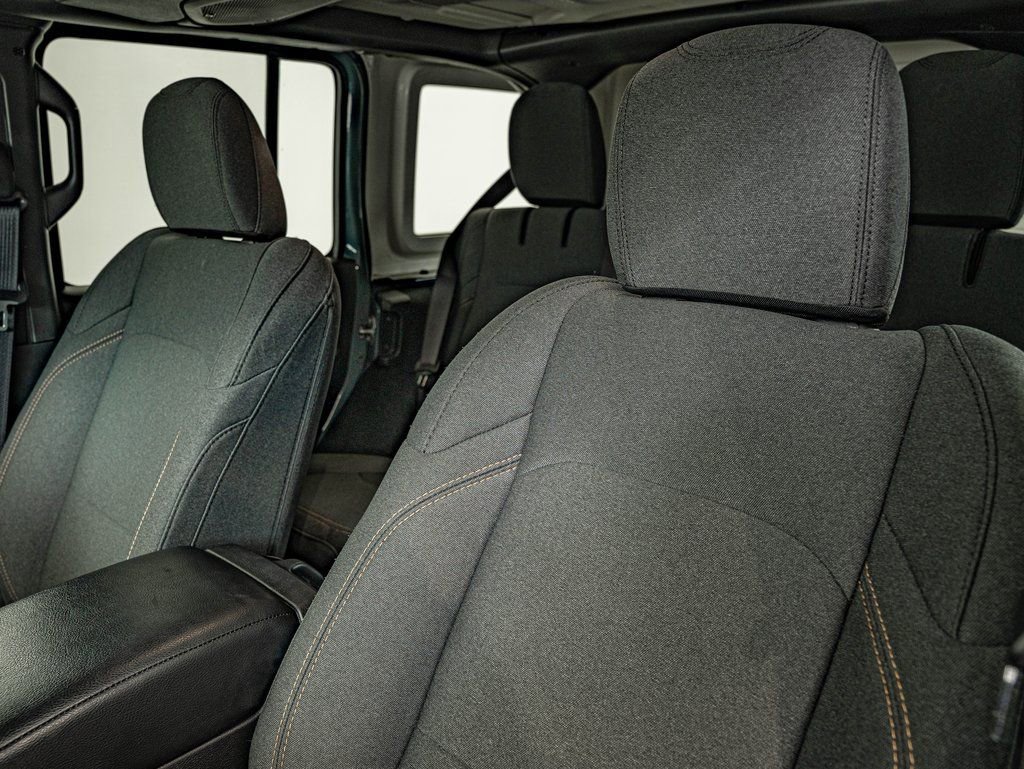 Used 2024 Jeep Wrangler Unlimited image 30