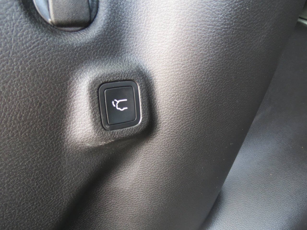 Used 2024 Jeep Compass Limited w/ Elite Group AWD/4WD image 18
