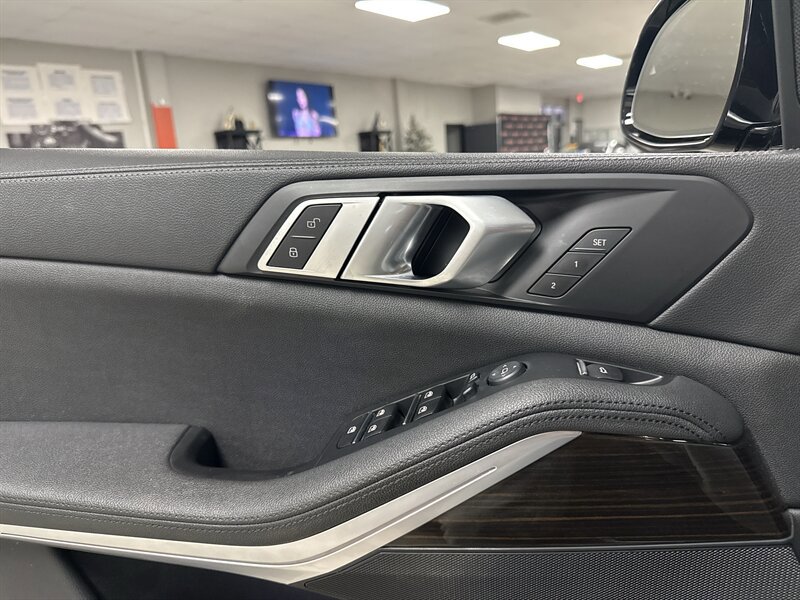 Used 2019 BMW X5 xDrive40i w/ Premium Package 2 AWD/4WD image 12