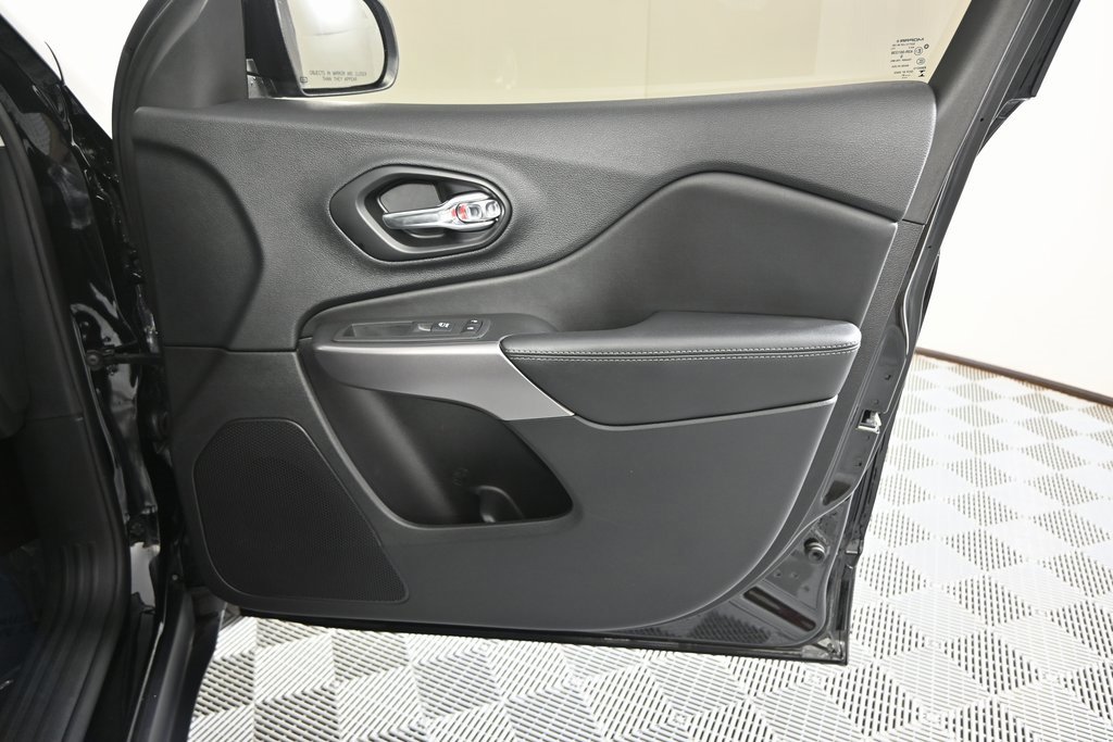 Used 2022 Jeep Cherokee Limited image 12