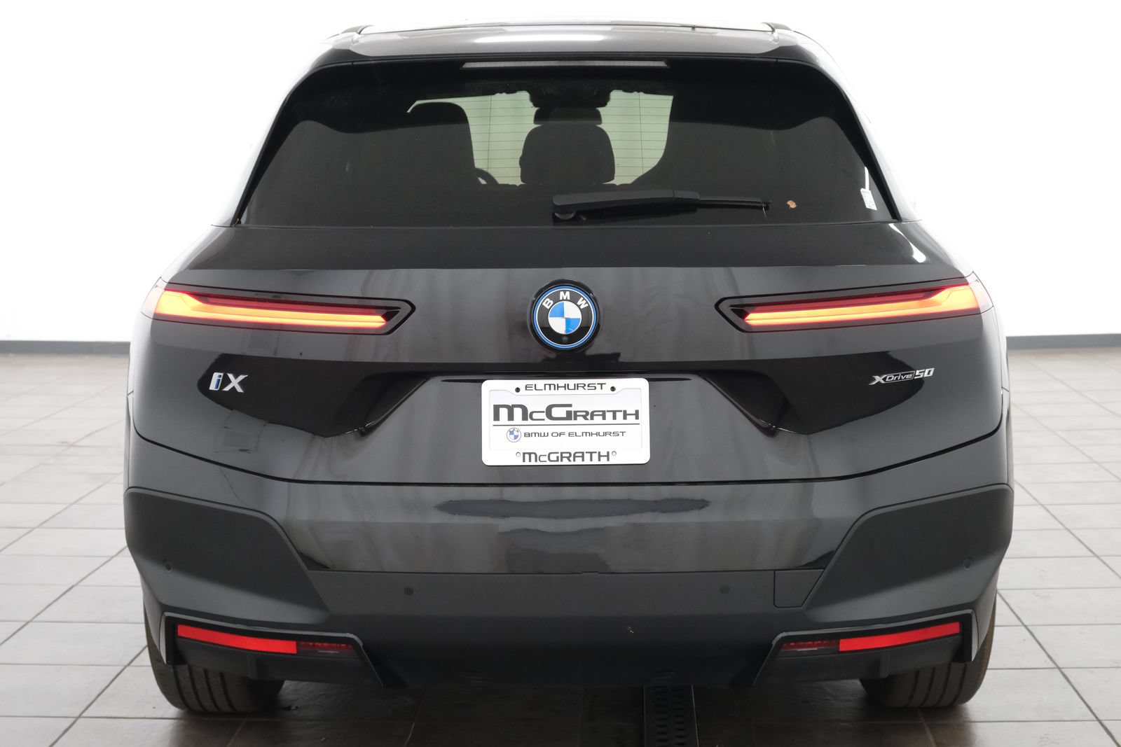 Used 2024 BMW iX xDrive50 w/ Premium Package AWD/4WD image 4