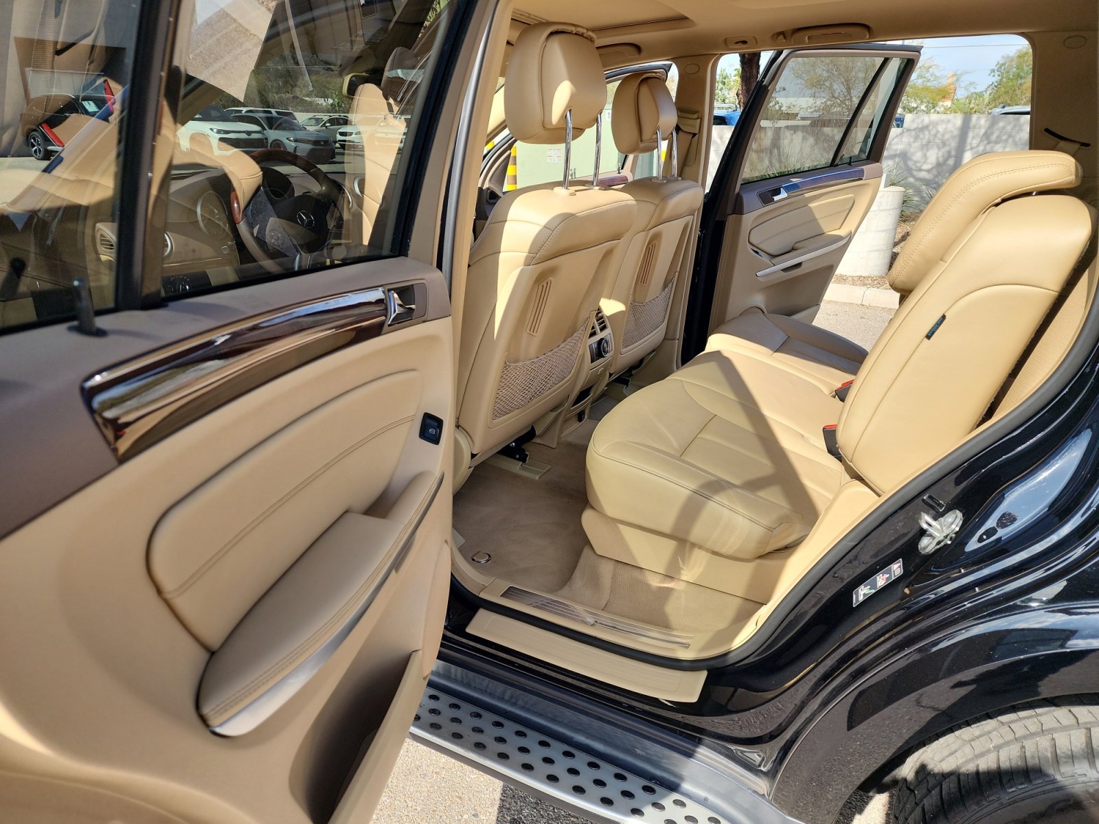 Used 2011 Mercedes-Benz GL 550 4MATIC w/ Chrome Accessory Pkg image 17