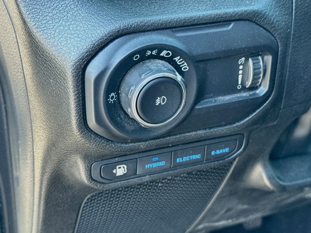 Used 2023 Jeep Wrangler Unlimited Sahara w/ Cold Weather Group AWD/4WD image 11