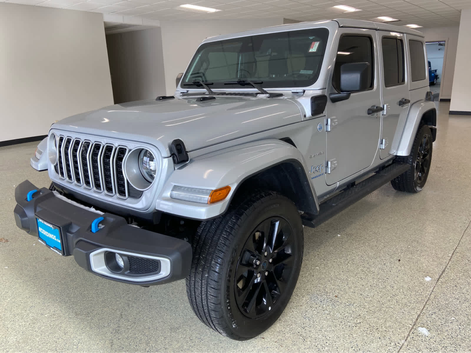 Used 2024 Jeep Wrangler Sahara w/ Technology Group AWD/4WD image 3