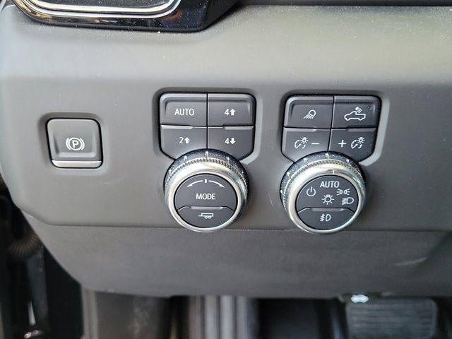 Used 2025 GMC Sierra 1500 AT4 w/ AT4 Premium Package AWD/4WD image 18