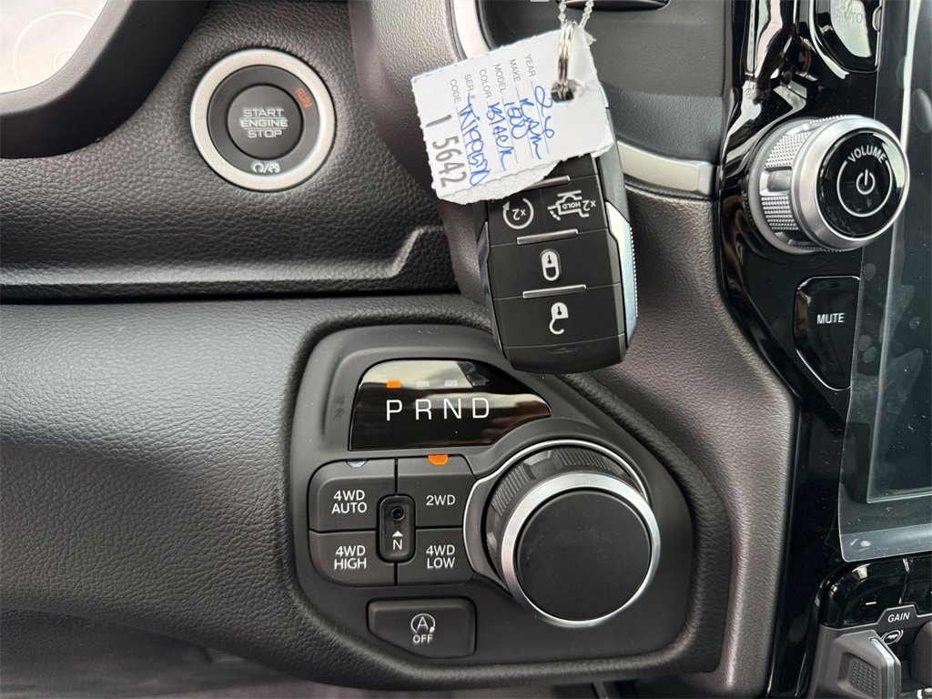 New 2026 RAM 1500 4x4 Crew Cab image 30