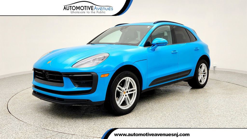 Used 2022 Porsche Macan w/ Premium Package Plus image 1