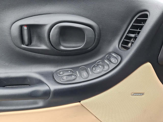 Used 2001 Chevrolet Corvette Coupe w/ Preferred Equipment Group2 image 10