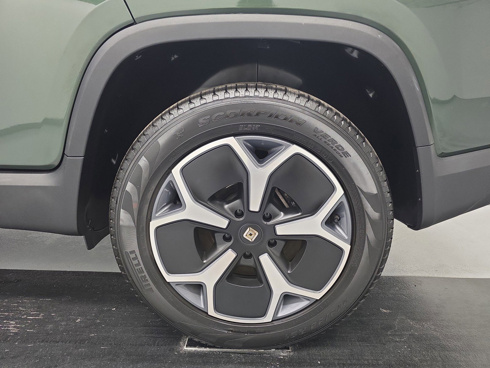 Used 2024 Rivian R1T Adventure AWD/4WD image 10