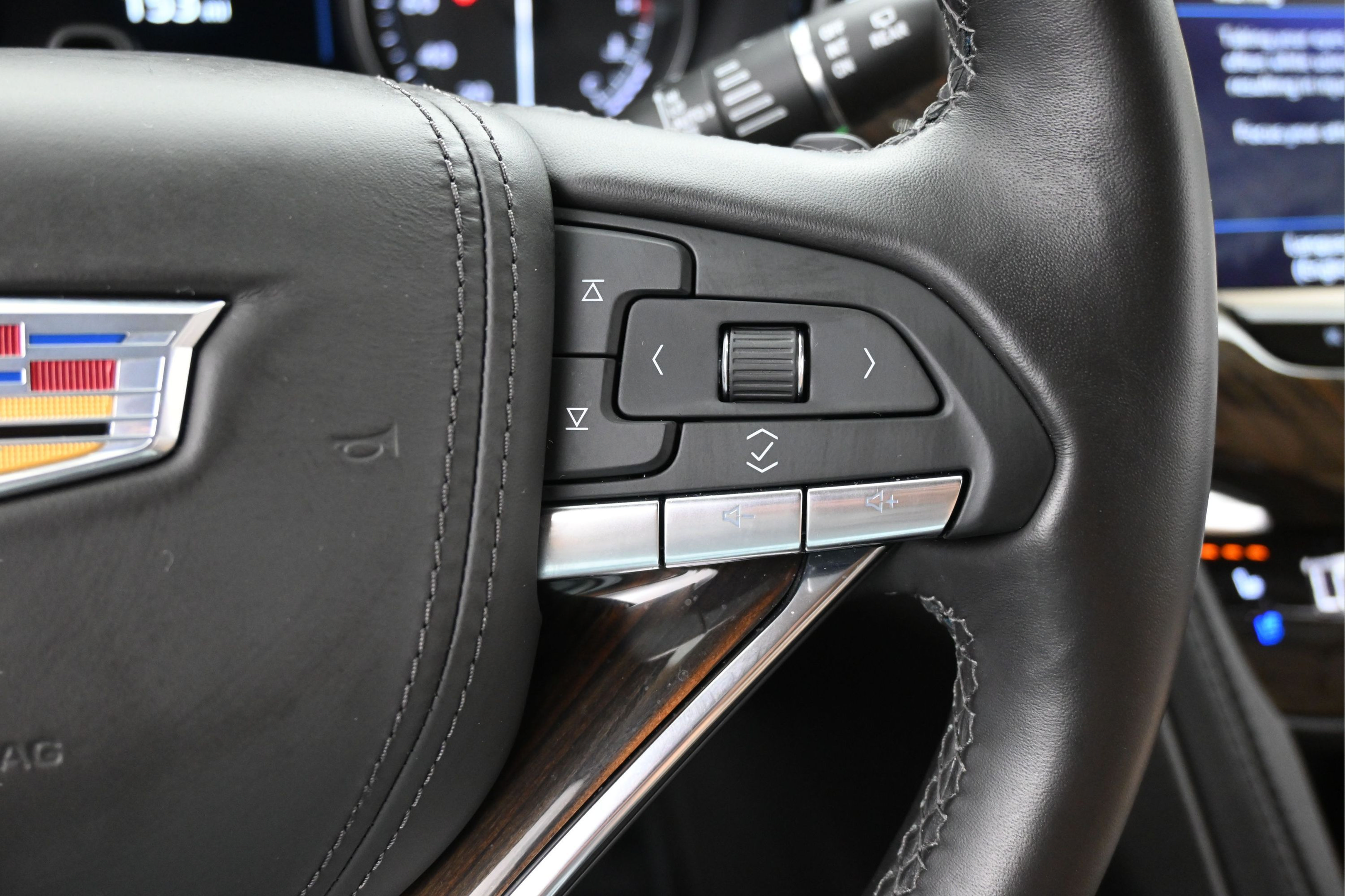 Used 2024 Cadillac XT6 Premium Luxury w/ Platinum Package FWD image 15