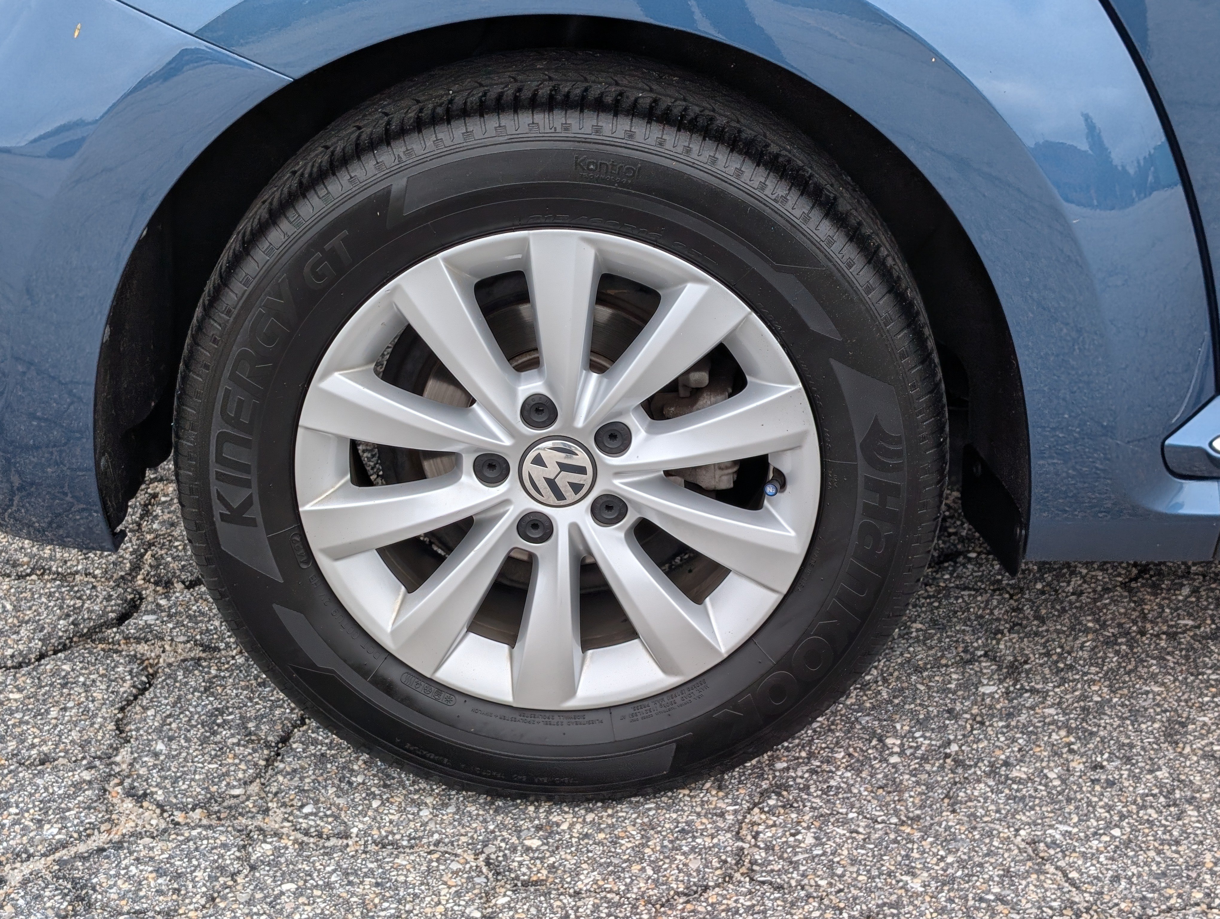 Used 2019 Volkswagen Beetle 2.0T S FWD image 10