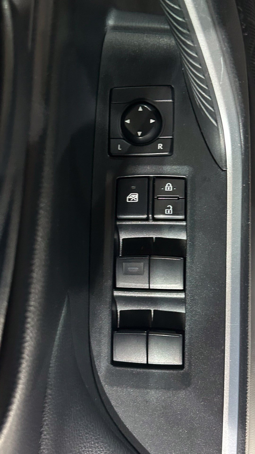 Used 2022 Toyota RAV4 LE AWD/4WD image 33