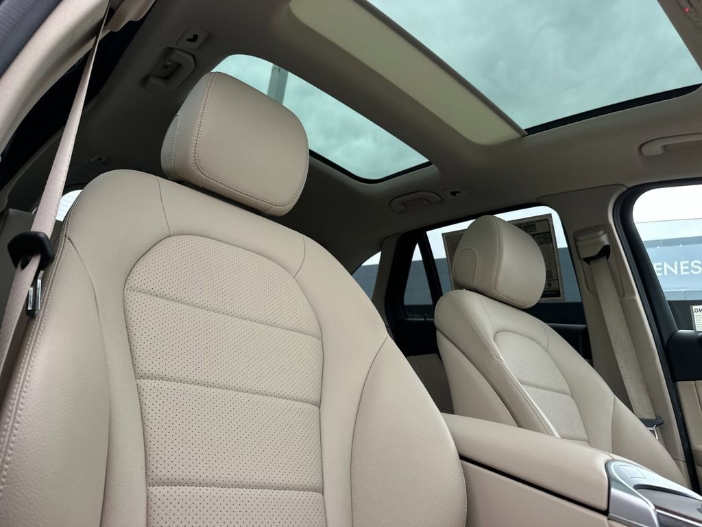 Used 2022 Mercedes-Benz GLC 300 image 17