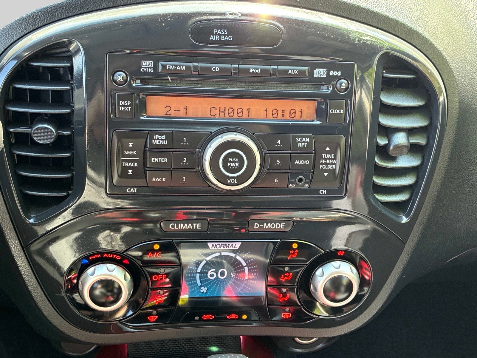Used 2014 Nissan Juke SV AWD/4WD image 32