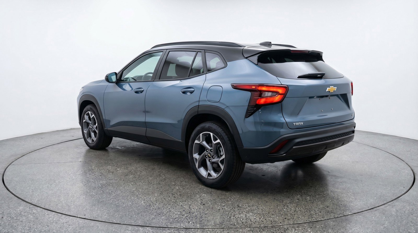 Used 2025 Chevrolet Trax LT FWD image 6