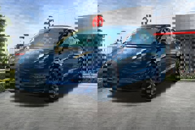 Used 2023 Tesla Model 3 Standard Range image 3