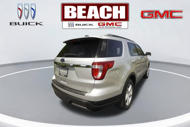 Used 2019 Ford Explorer XLT FWD image 3