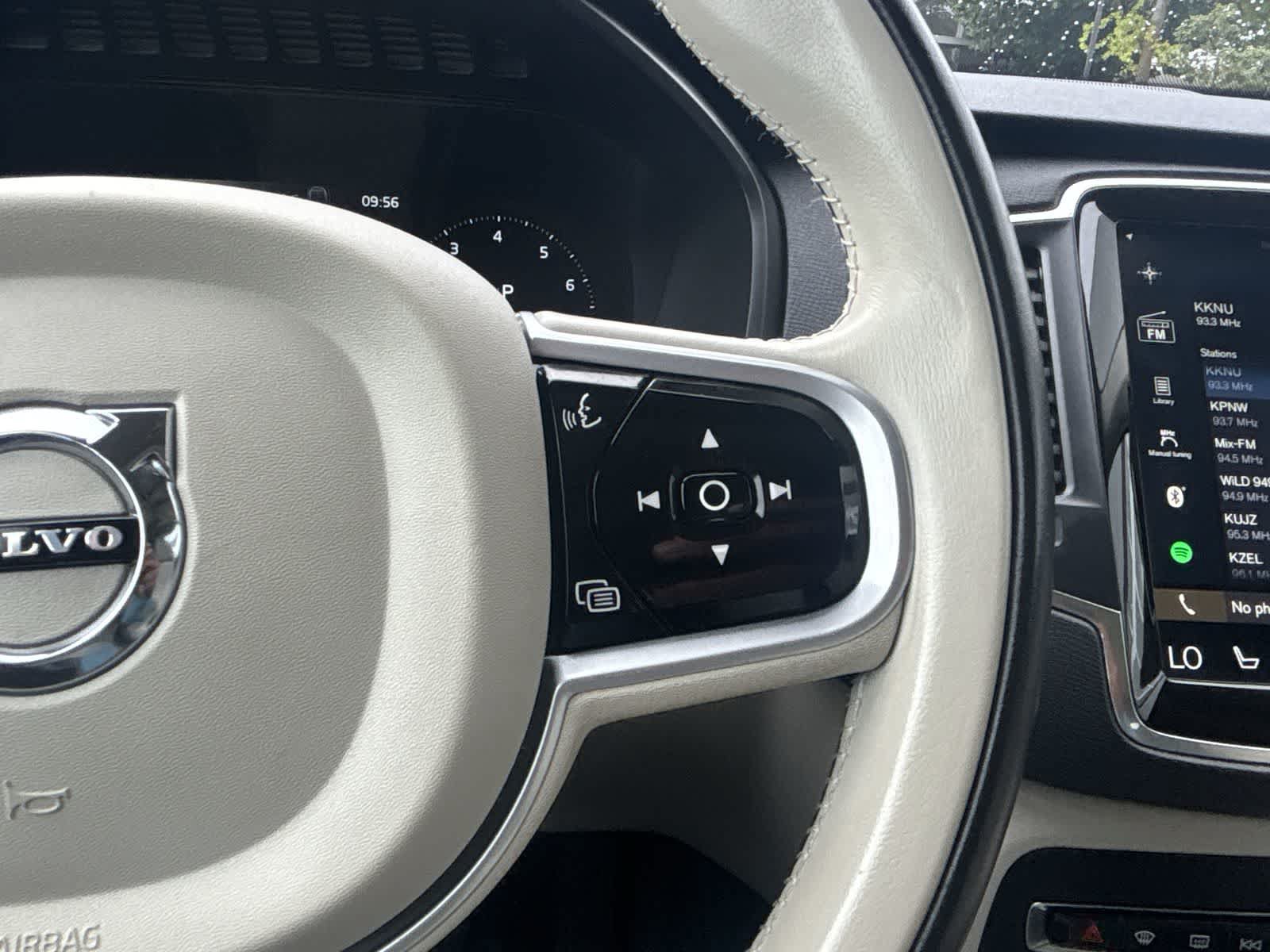 Used 2020 Volvo XC90 T6 Momentum AWD/4WD image 15