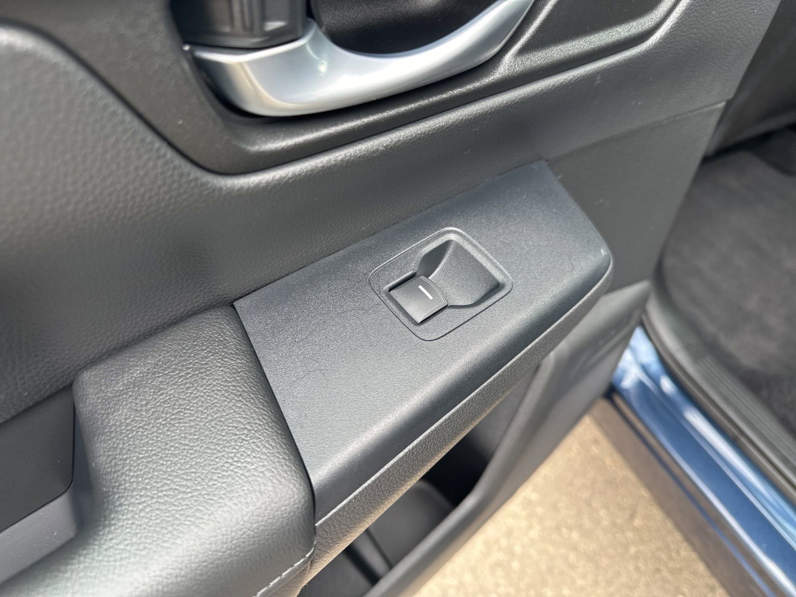 Used 2023 Honda CR-V LX image 22