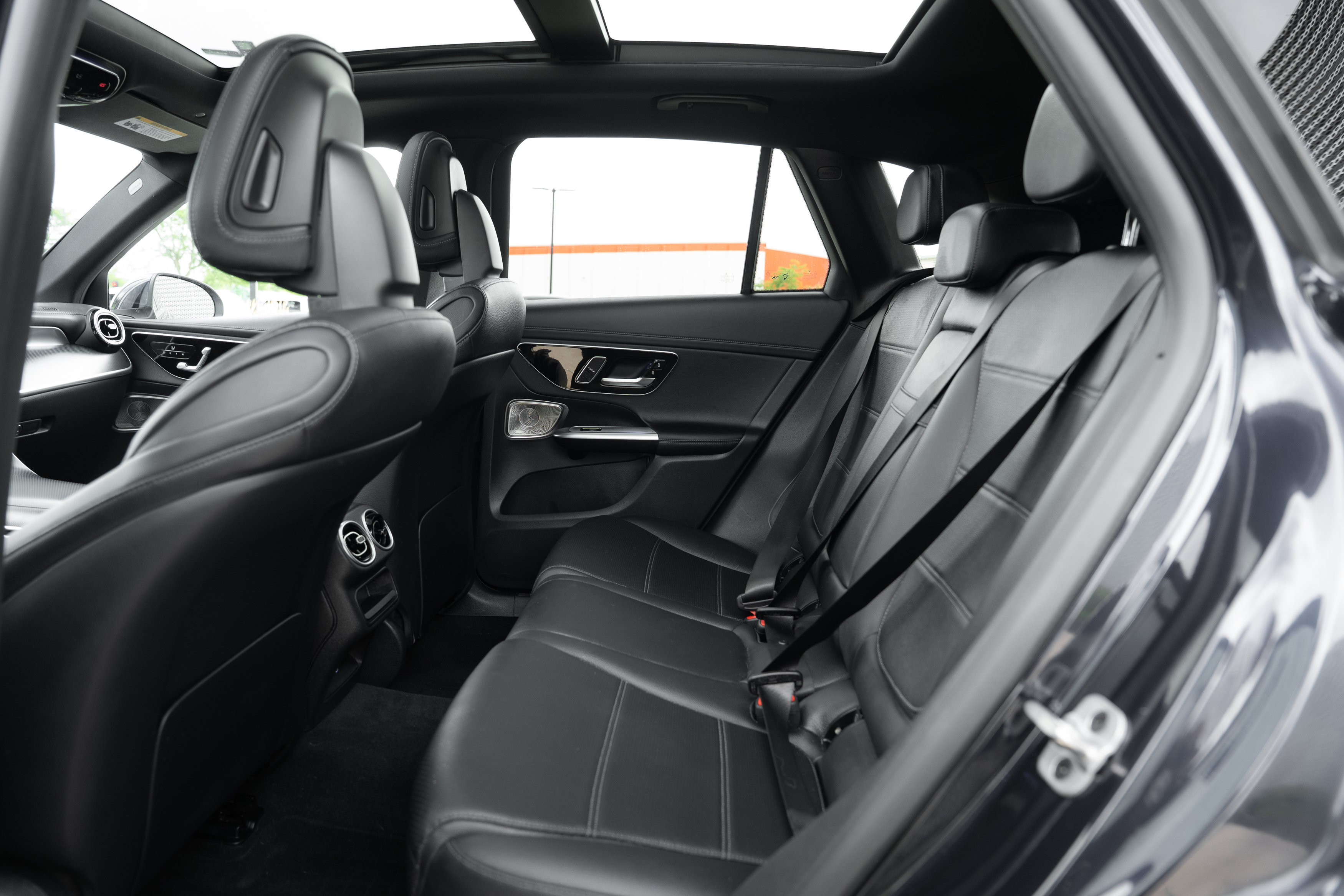 Used 2024 Mercedes-Benz GLC 300 4MATIC image 27