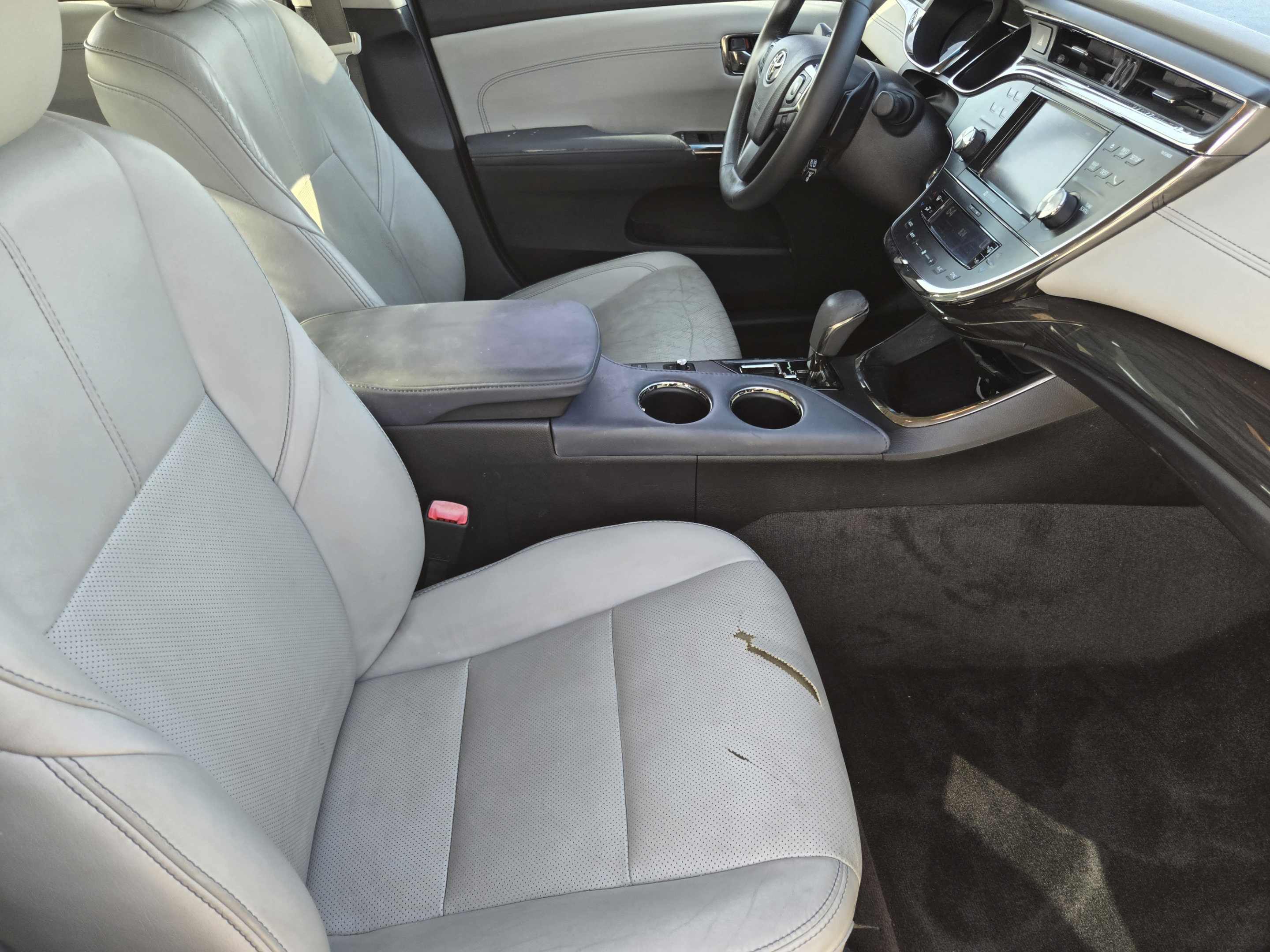 Used 2014 Toyota Avalon Limited w/ Technology Package FWD image 10