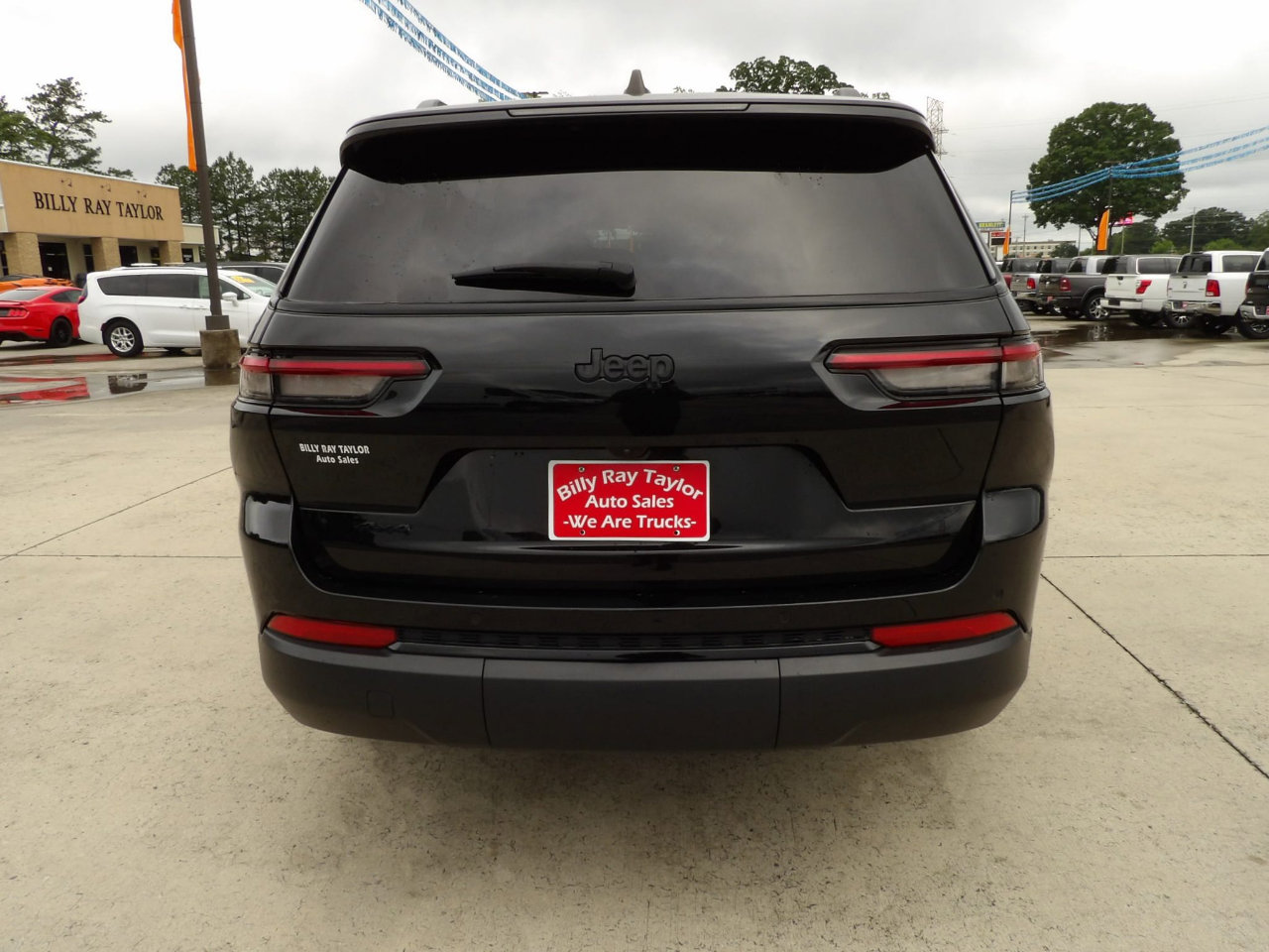 Used 2023 Jeep Grand Cherokee L Laredo image 6