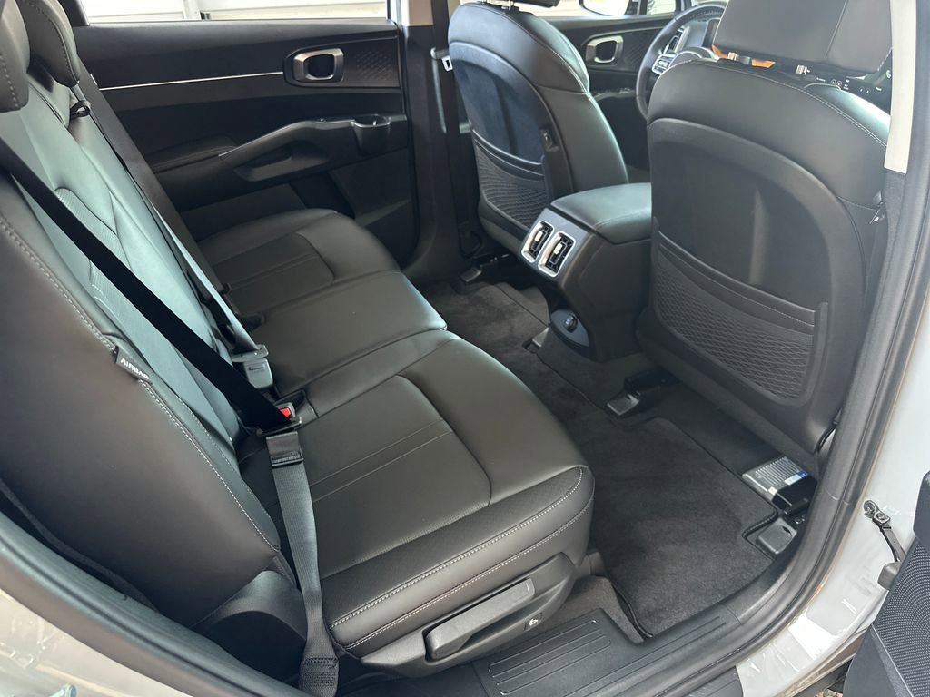 Used 2025 Kia Sorento S image 35