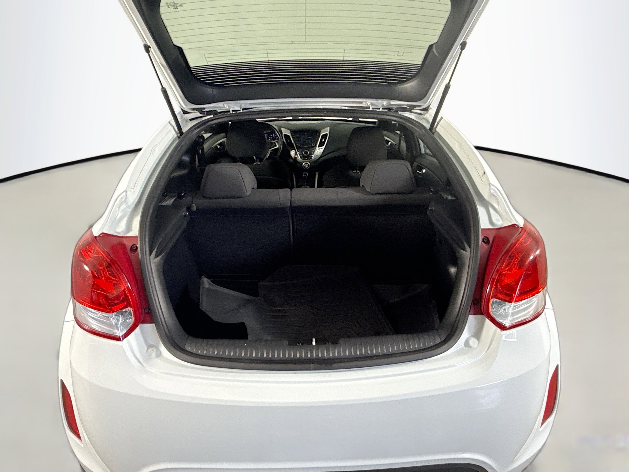 Used 2017 Hyundai Veloster Value Edition image 34