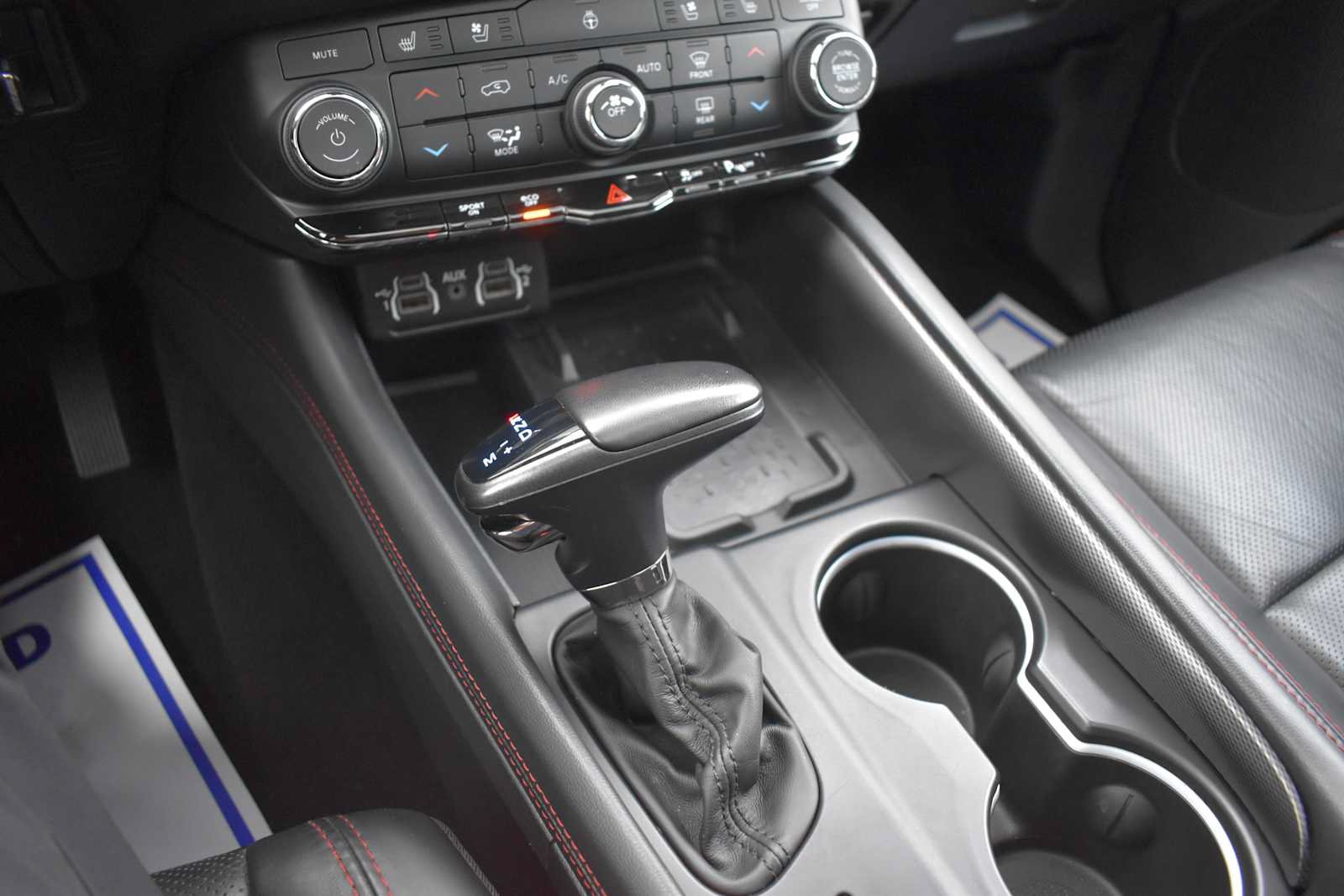 Used 2025 Dodge Durango R/T w/ Blacktop Package AWD/4WD image 30