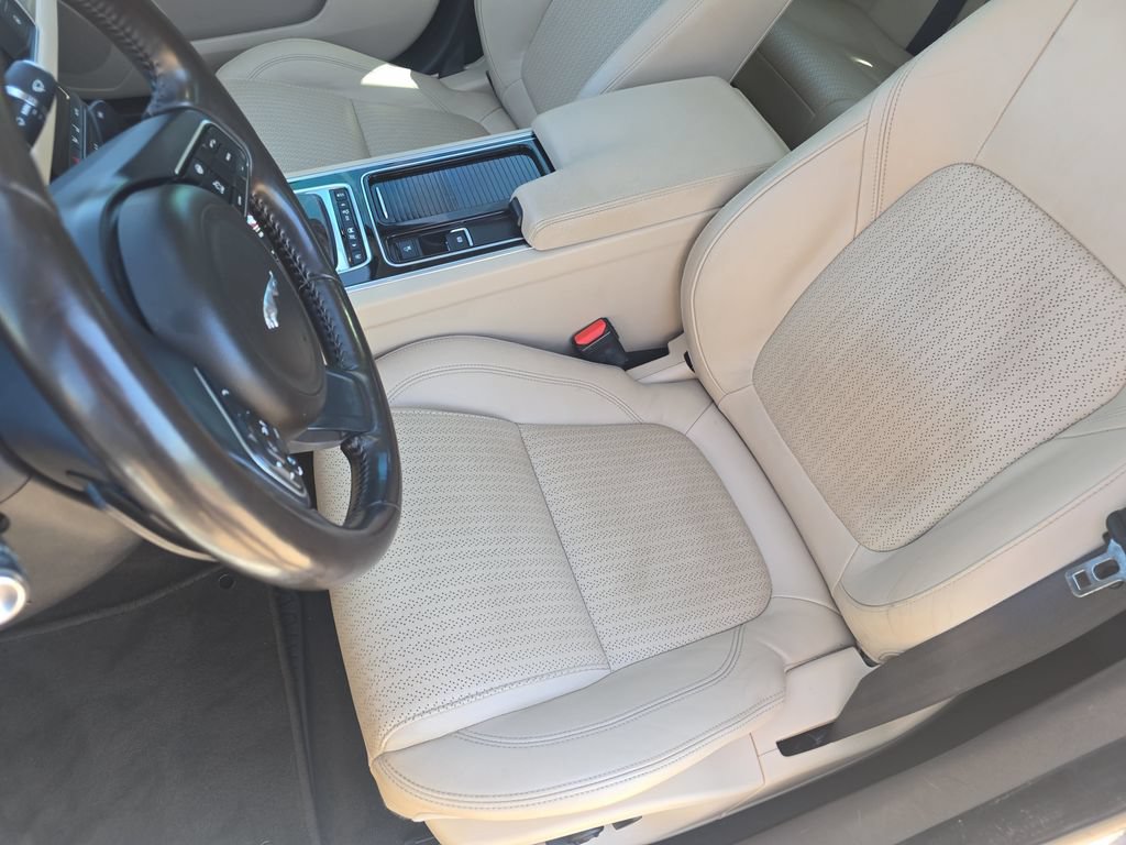 Used 2017 Jaguar XF Prestige RWD image 15