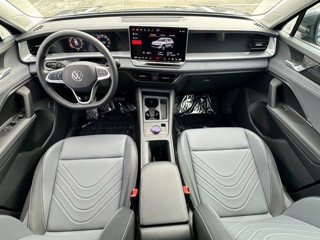 Certified 2025 Volkswagen Tiguan SE w/ Panoramic Sunroof Package AWD/4WD image 32