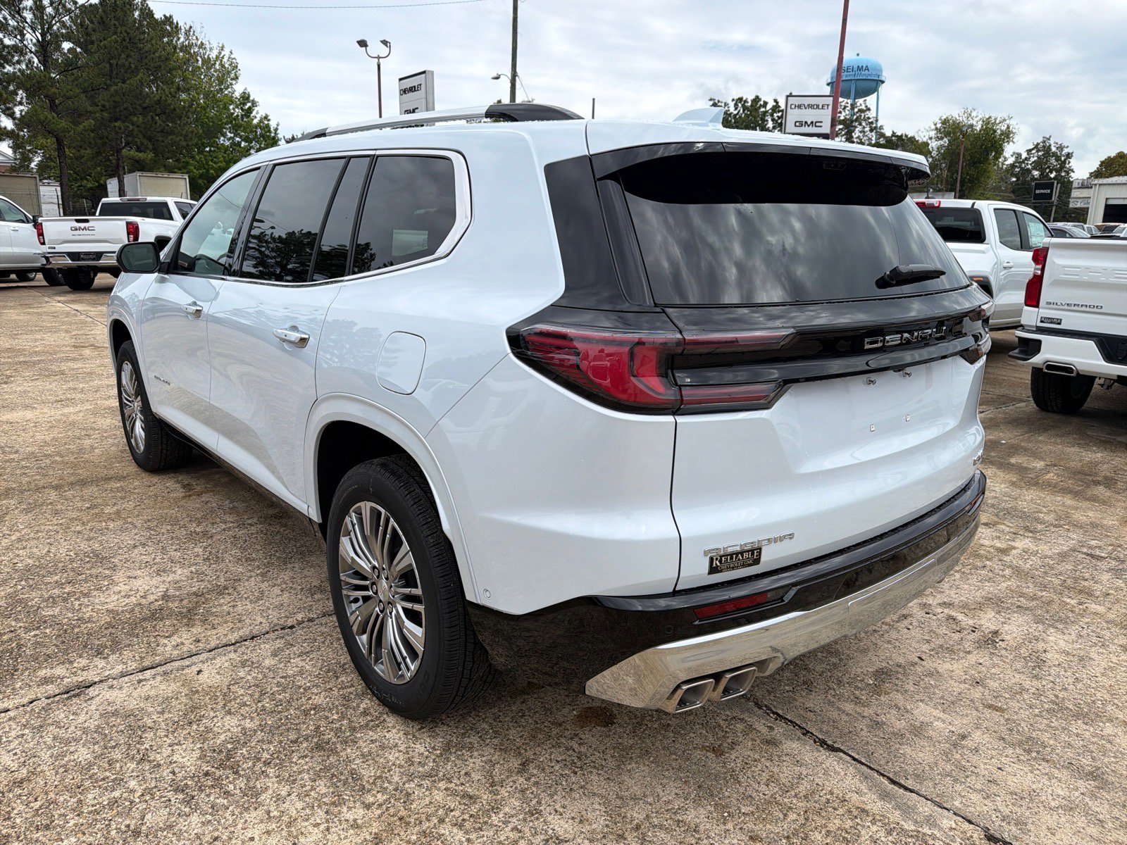 New 2027 GMC Acadia Denali FWD image 4