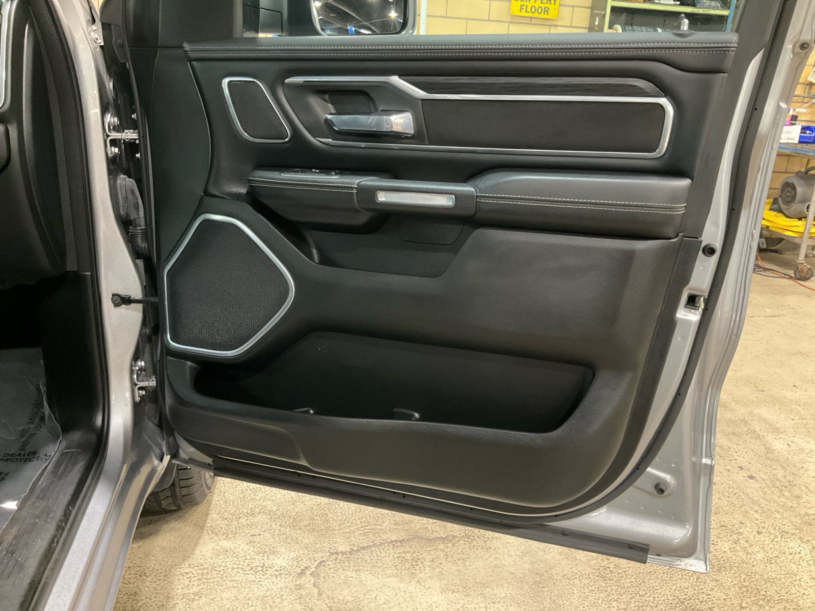 Used 2023 RAM 1500 Laramie AWD/4WD image 22