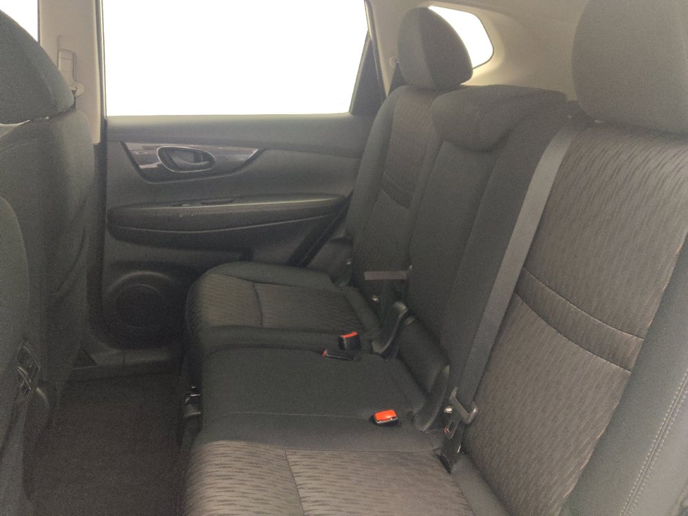 Used 2019 Nissan Rogue S FWD image 18
