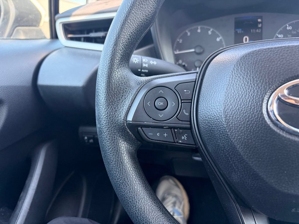 Used 2025 Toyota Corolla LE FWD image 10