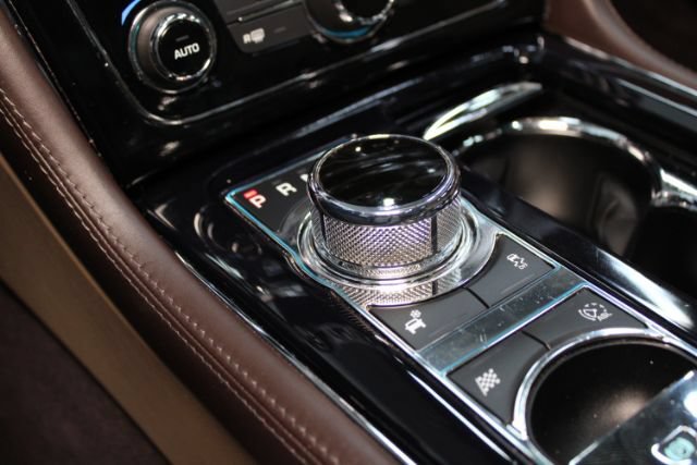 Used 2015 Jaguar XJ L Portfolio RWD image 19