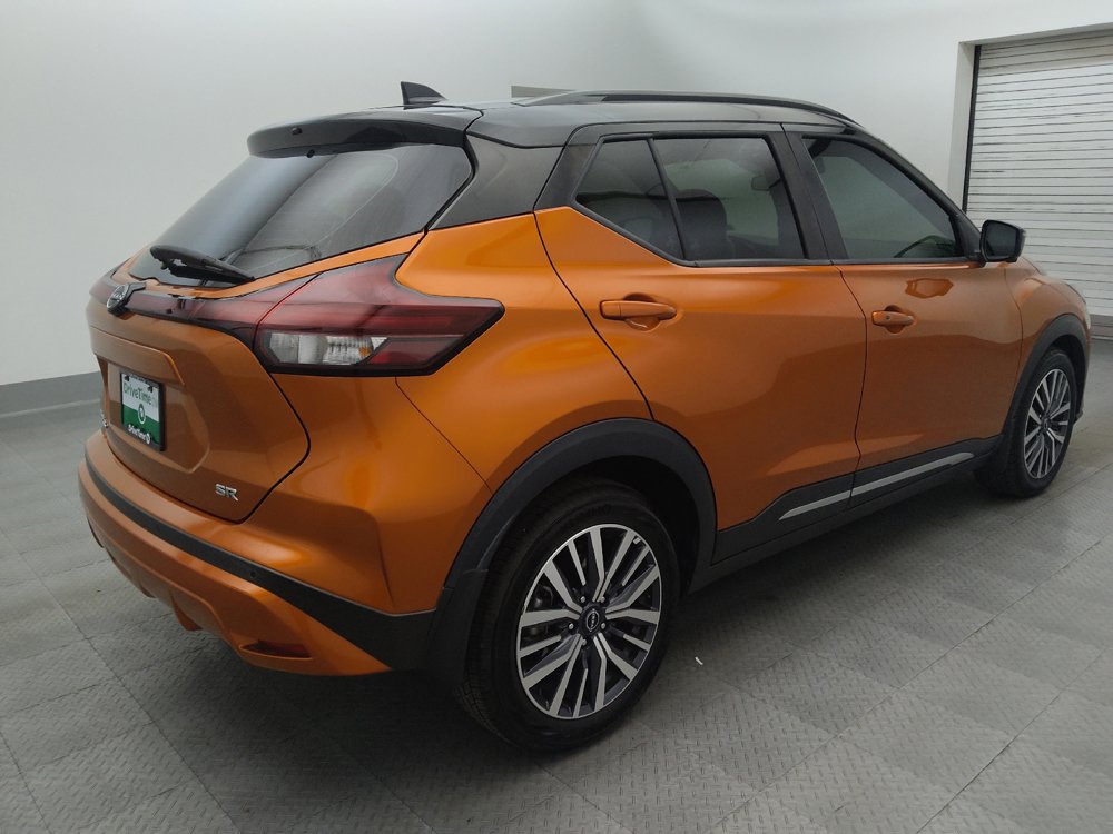 Used 2023 Nissan Kicks SR w/ SR Premium Package FWD image 9