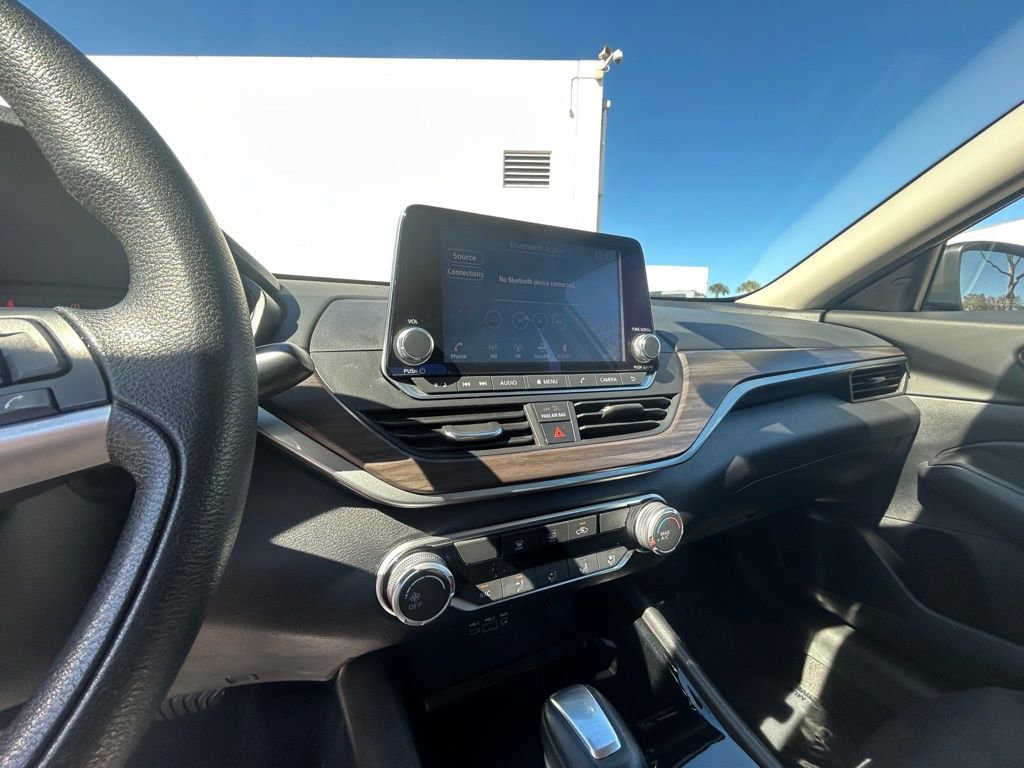 Used 2024 Nissan Altima 2.5 SV image 11