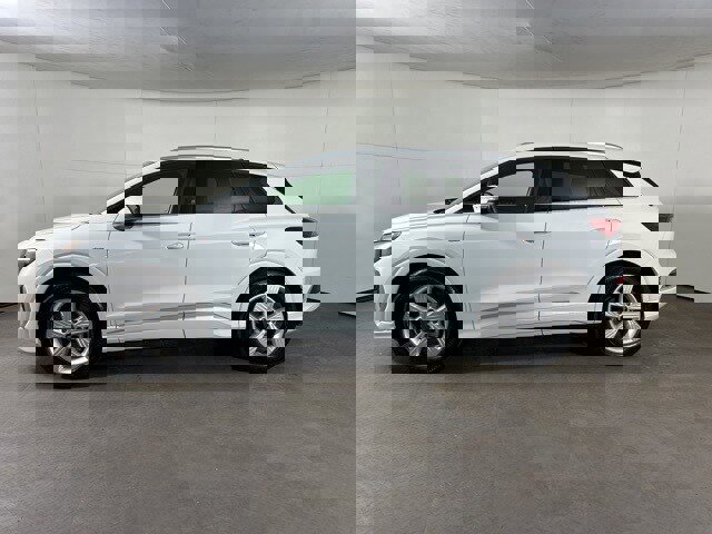 New 2025 Audi Q4 e-tron Premium image 4