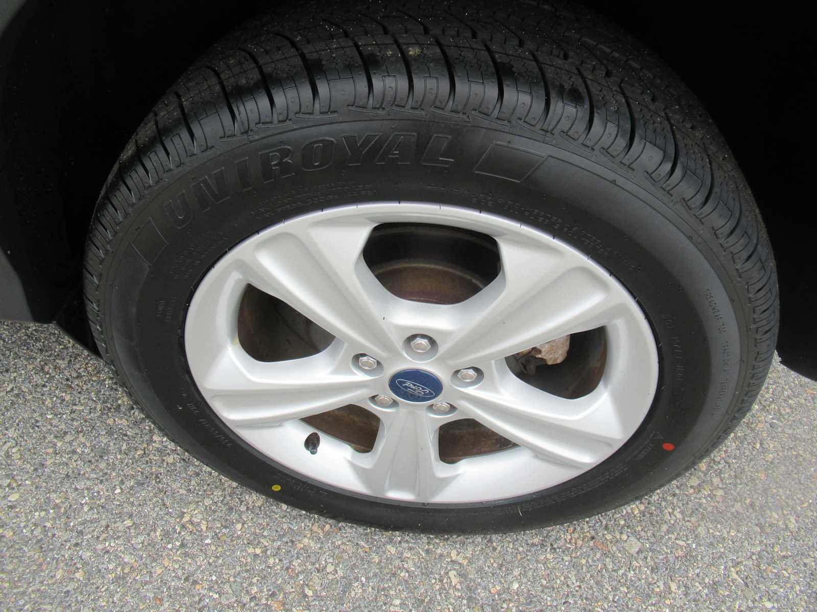 Used 2016 Ford Escape SE w/ Equipment Group 201A FWD image 9