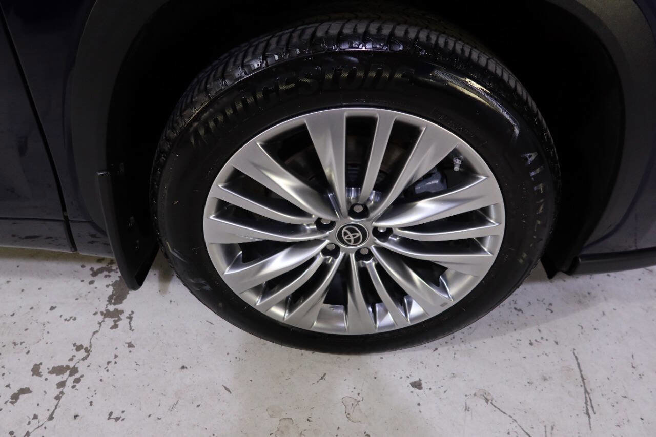 Used 2024 Toyota Highlander Platinum image 44