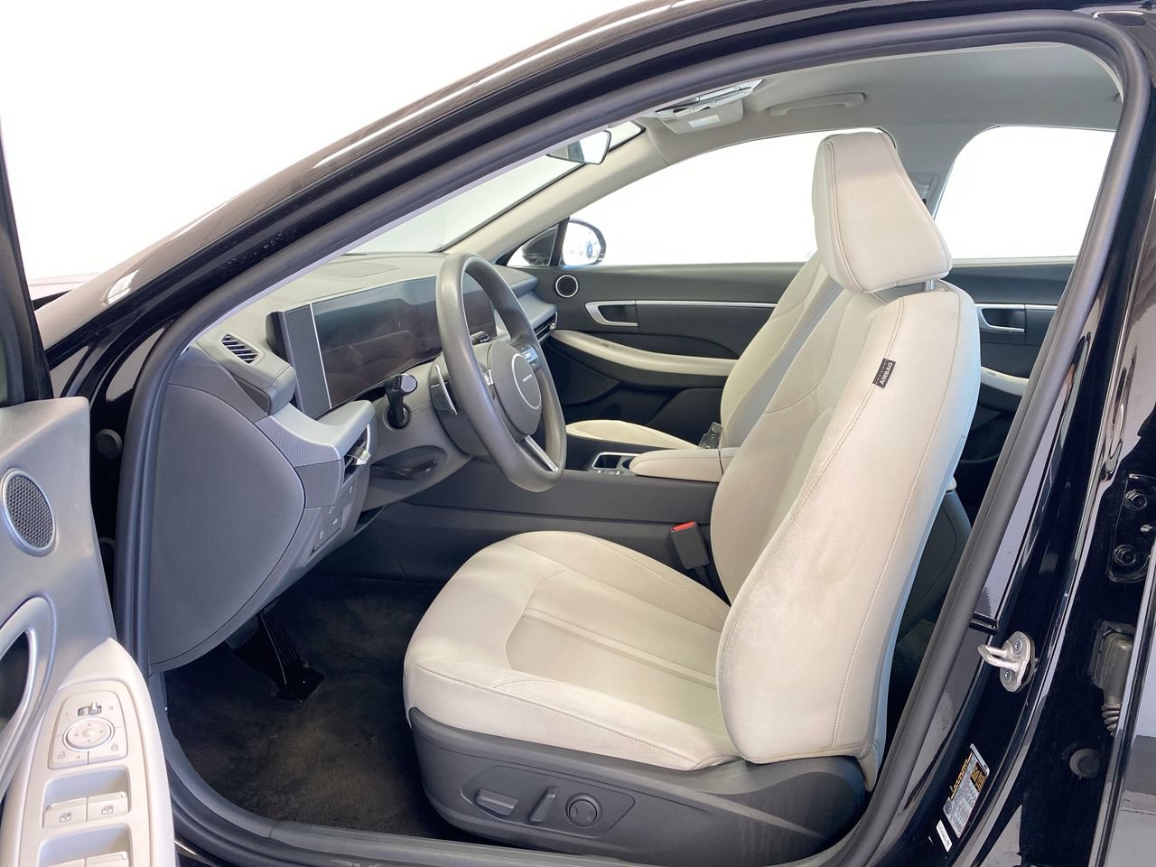 Used 2025 Hyundai Sonata SEL FWD image 16