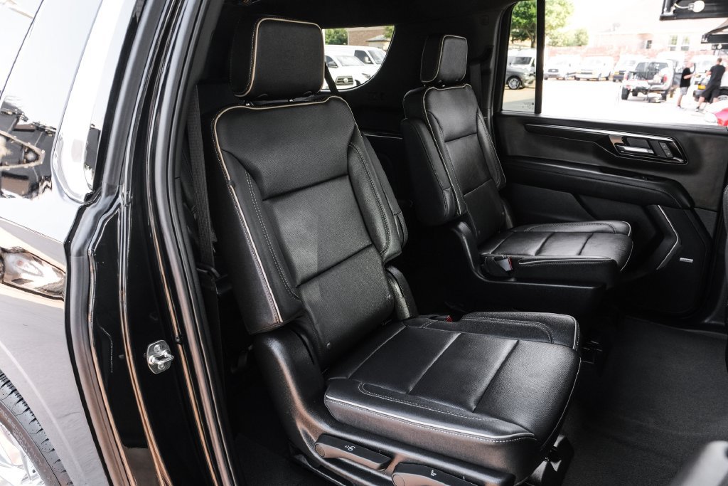 Used 2026 Chevrolet Suburban Premier RWD image 35
