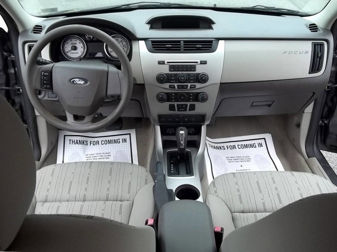 Used 2010 Ford Focus SE image 17