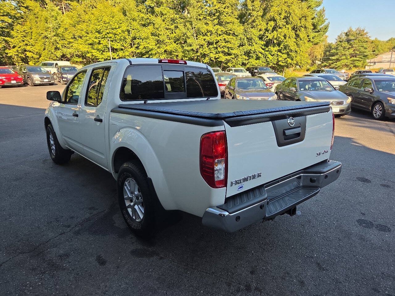 Used 2015 Nissan Frontier SV w/ SV Value Truck Package AWD/4WD image 5