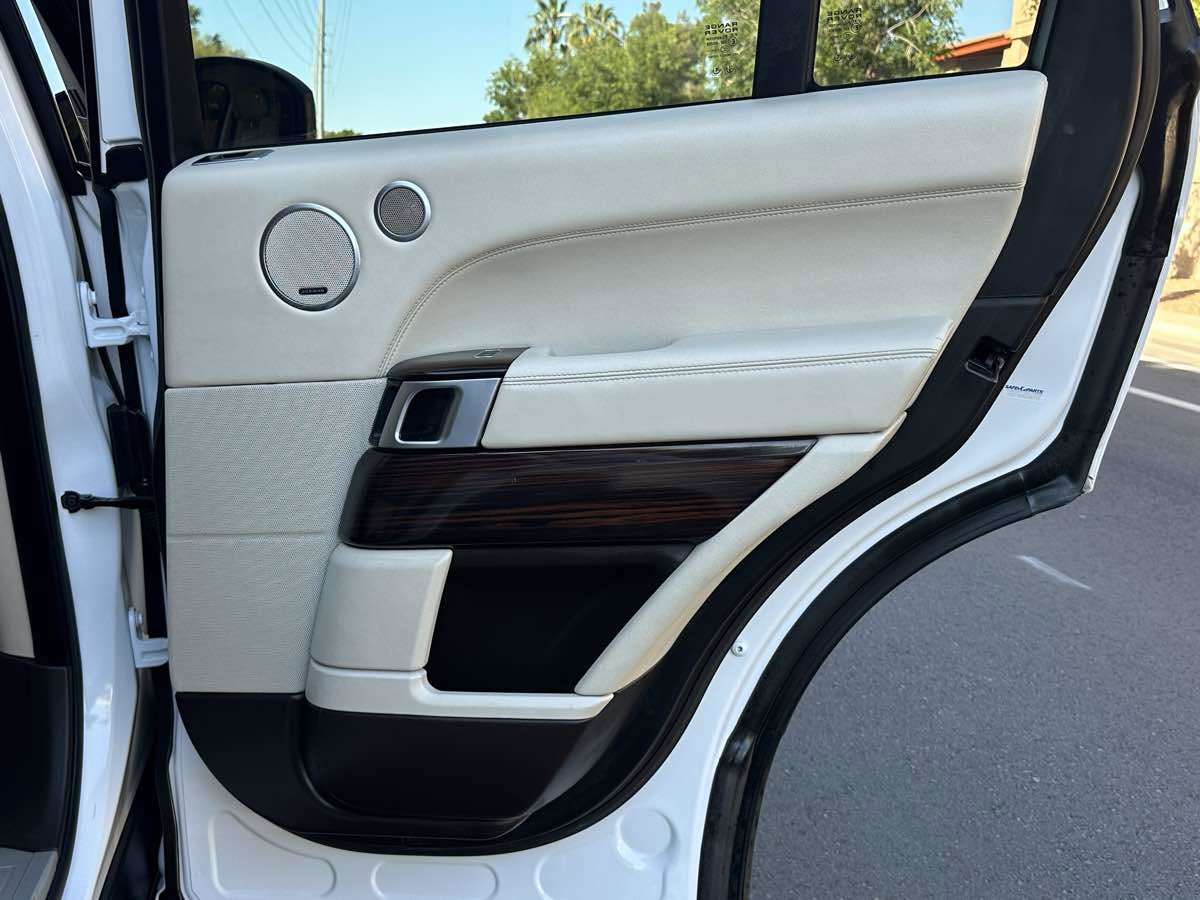 Used 2014 Land Rover Range Rover HSE image 56