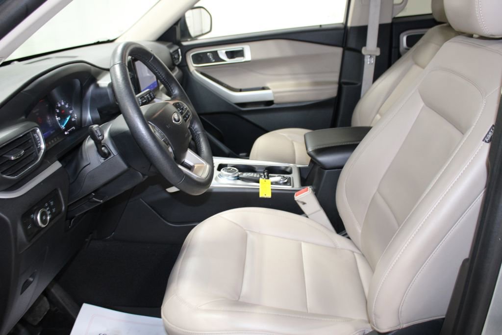 Used 2023 Ford Explorer XLT w/ Equipment Group 202A image 13