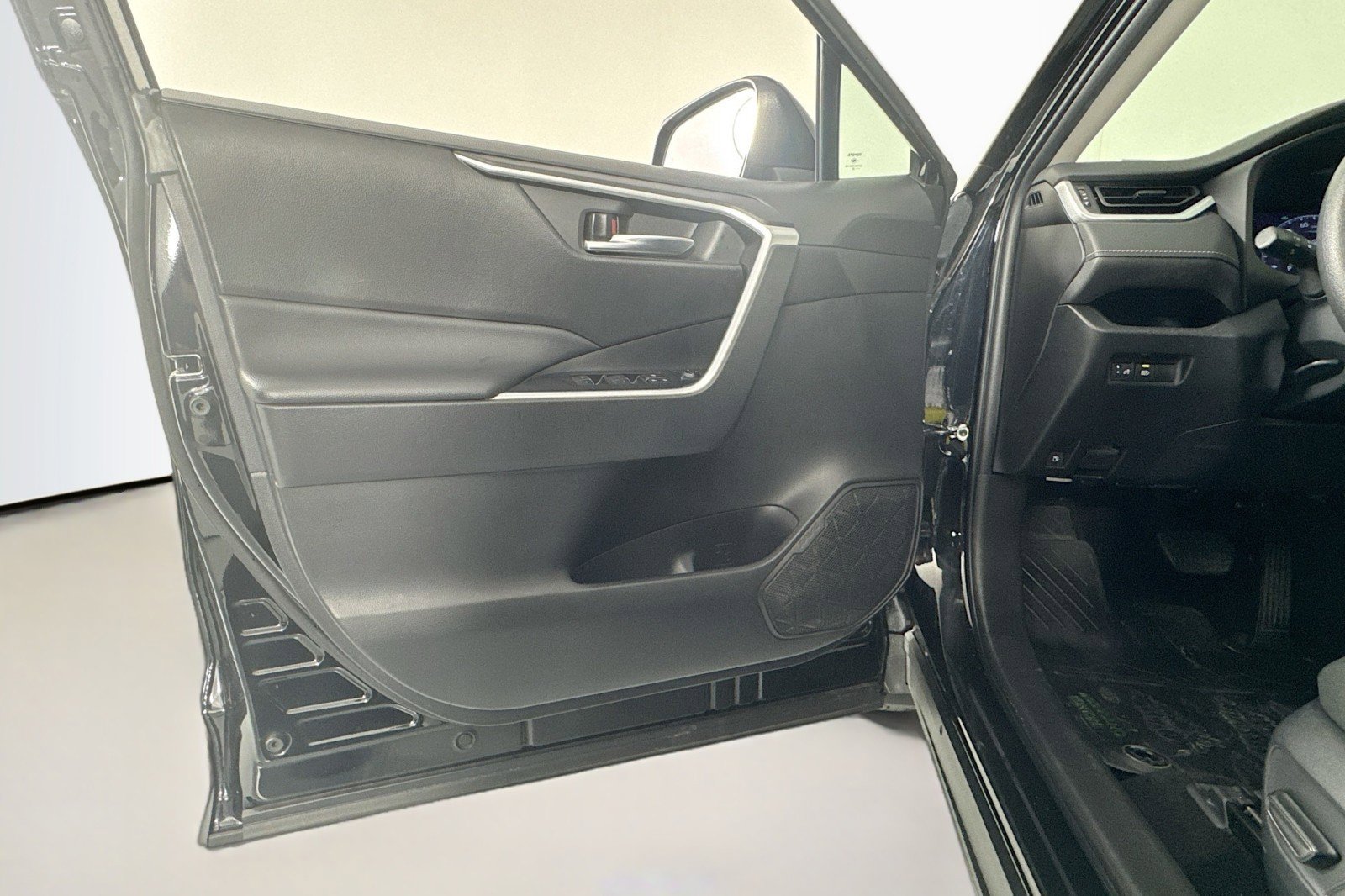 Used 2024 Toyota RAV4 AWD Hybrid image 21