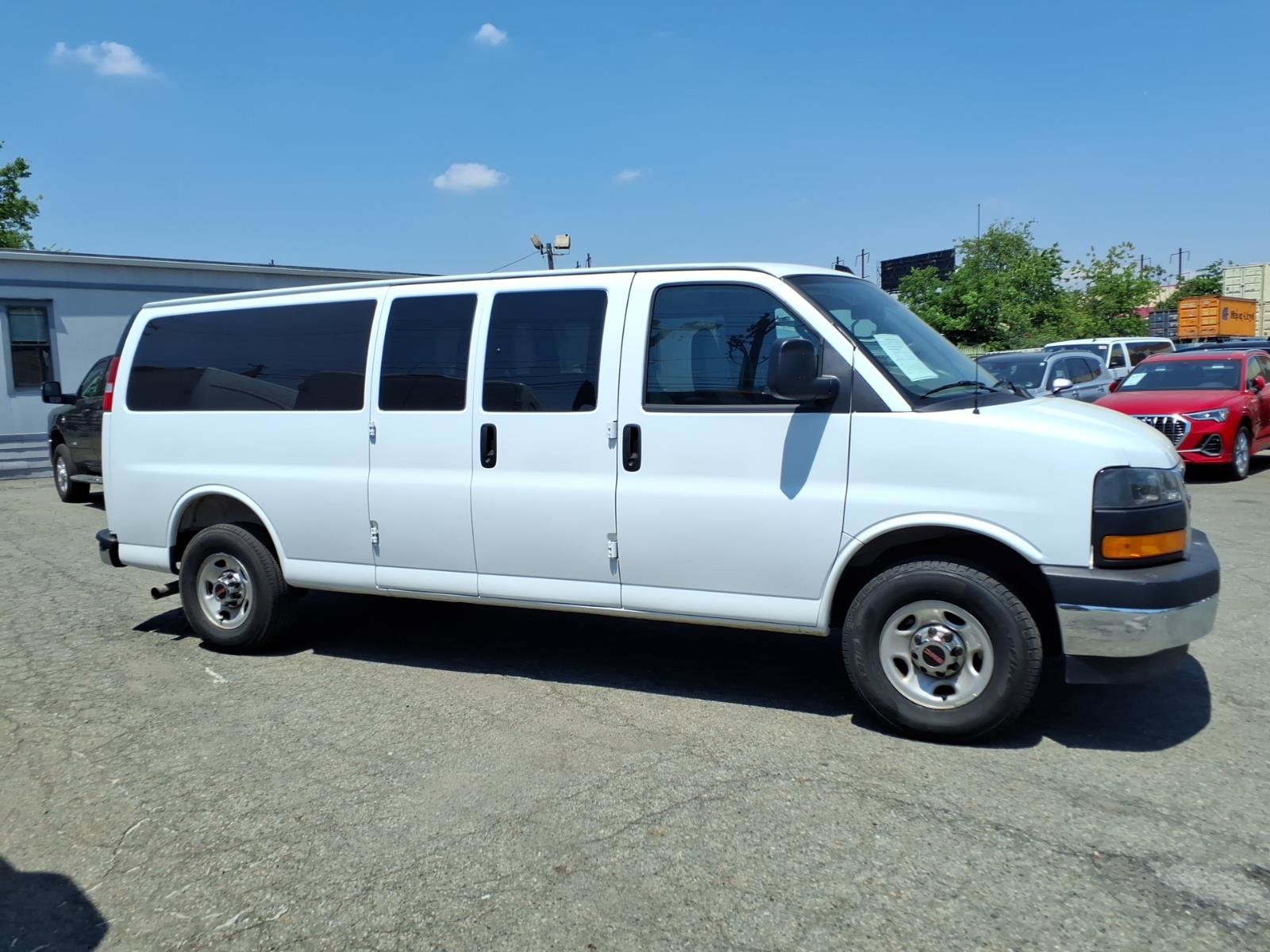 Used 2025 GMC Savana 3500 LT w/ LT Preferred Equipment Group RWD image 4